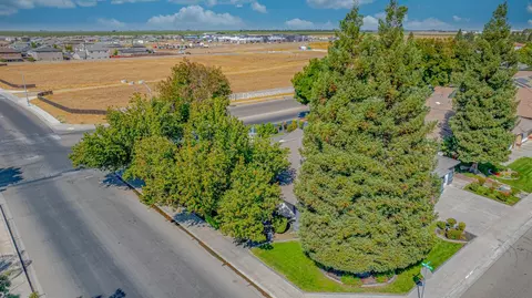 1416 Larrete Ave, Madera, CA 93637 photo 9