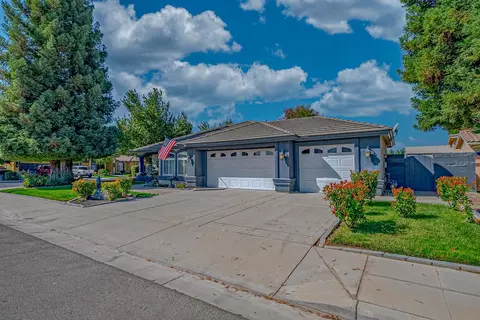 1416 Larrete Ave, Madera, CA 93637 photo 3