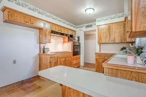 572 W Pico Ave, Clovis, CA 93612 photo 8