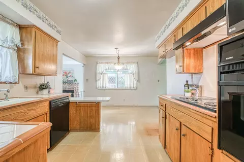 572 W Pico Ave, Clovis, CA 93612 photo 4