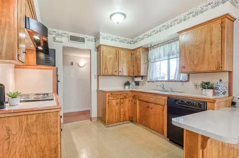 572 W Pico Ave, Clovis, CA 93612 photo 7