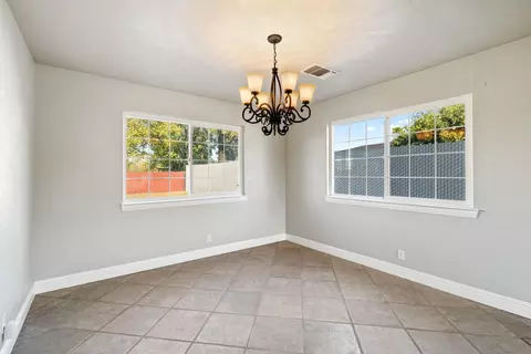 1077 E Pecan Ave, Madera, CA 93637 photo 8