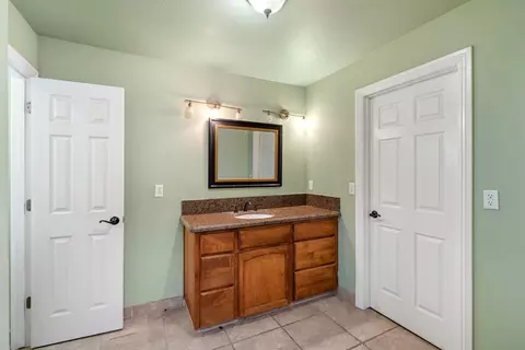 1077 E Pecan Ave, Madera, CA 93637 photo 32