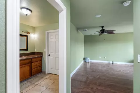 1077 E Pecan Ave, Madera, CA 93637 photo 29