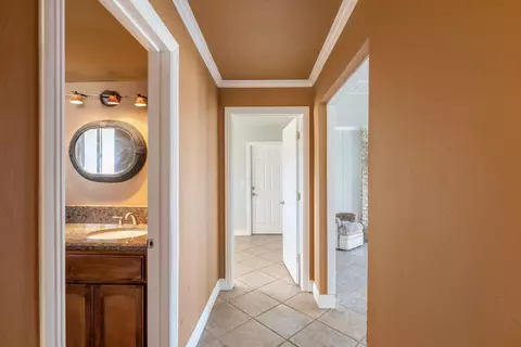 1077 E Pecan Ave, Madera, CA 93637 photo 7