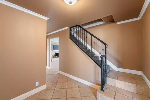 1077 E Pecan Ave, Madera, CA 93637 photo 6