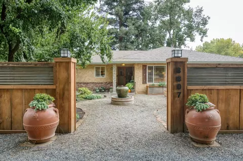 8807 N Sunnyside Ave, Clovis, CA 93619 photo 2