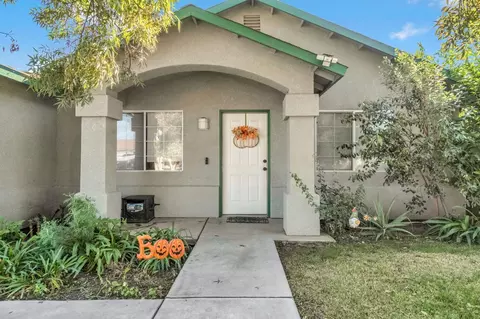 1052 Las Casas Ln, Madera, CA 93638 photo 2