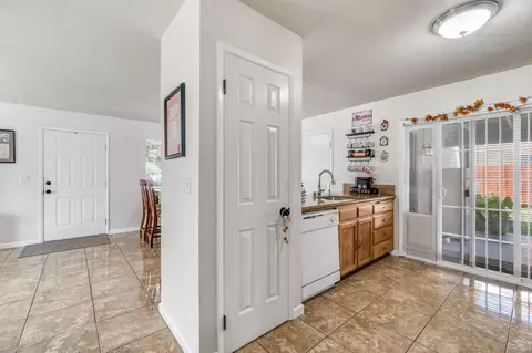 1052 Las Casas Ln, Madera, CA 93638 photo 13