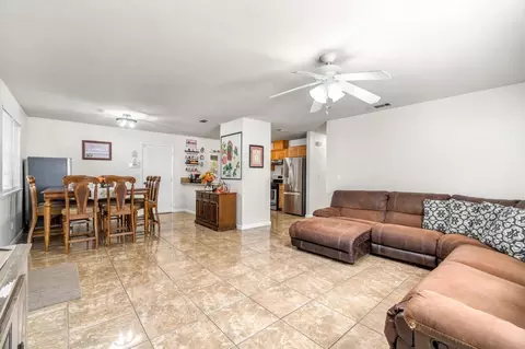 1052 Las Casas Ln, Madera, CA 93638 photo 5