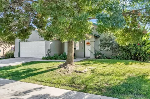1052 Las Casas Ln, Madera, CA 93638 photo 4