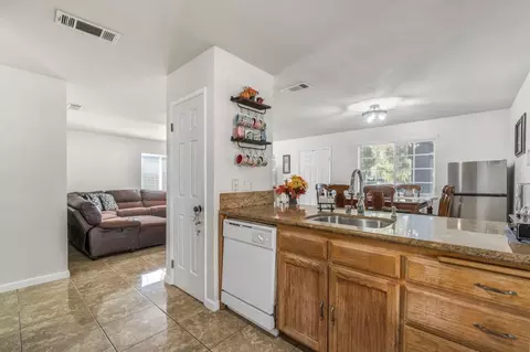 1052 Las Casas Ln, Madera, CA 93638 photo 12