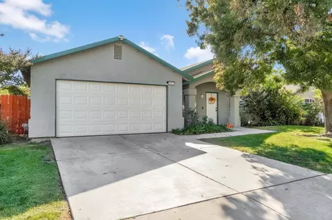 1052 Las Casas Ln, Madera, CA 93638 photo 3