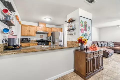 1052 Las Casas Ln, Madera, CA 93638 photo 9