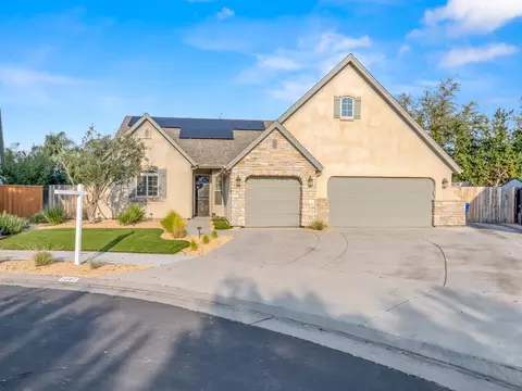 1687 N Karen Ave, Clovis, CA 93619 photo 1