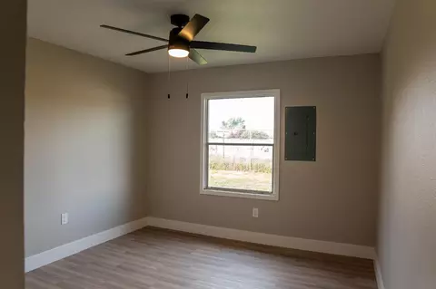 827 N Mccall Ave, Sanger, CA 93657 photo 17