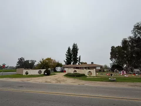 26023 Adell St, Madera, CA 93638 photo 2
