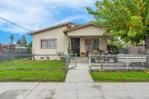 914 Clinton St, Madera, CA 93638 photo 1