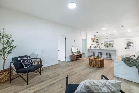 683 E Polk St, Coalinga, CA 93210 photo 9