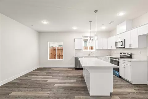 Kitchen - 1415 Villa Way, Modesto, CA 95351 photo 2 of 4