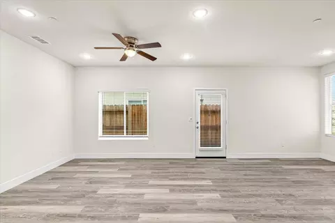 Living - 1415 Villa Way, Modesto, CA 95351 photo 3 of 6
