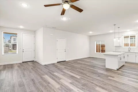 Living - 1415 Villa Way, Modesto, CA 95351 photo 5 of 6