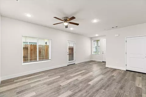 Living - 1415 Villa Way, Modesto, CA 95351 photo 2 of 6