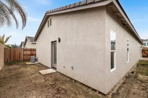 Exterior - 1415 Villa Way, Modesto, CA 95351 photo 5 of 6