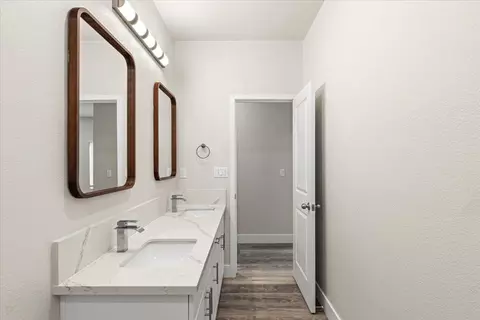 Bath - 1415 Villa Way, Modesto, CA 95351 photo 2 of 5
