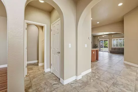 Entry Way - 1730 Tasca Ln, Manteca, CA 95337 photo 4 of 12