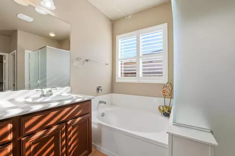 Bath - 1730 Tasca Ln, Manteca, CA 95337 photo 4 of 7