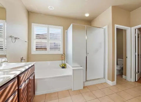 Bath - 1730 Tasca Ln, Manteca, CA 95337 photo 3 of 7