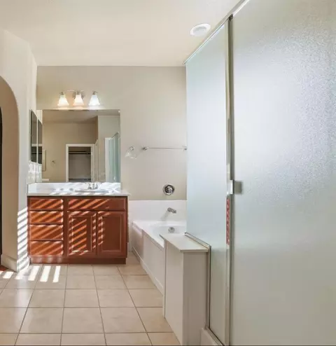 Bath - 1730 Tasca Ln, Manteca, CA 95337 photo 6 of 7