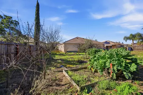 Exterior - 1730 Tasca Ln, Manteca, CA 95337 photo 6 of 14