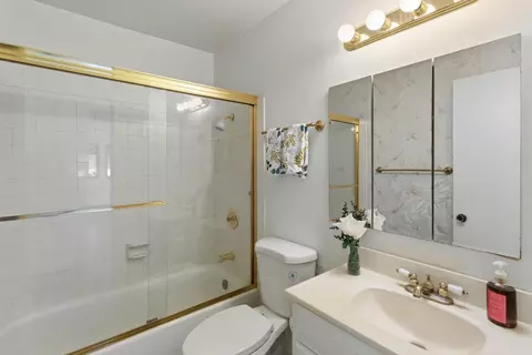 Bath - 6123 Via Casitas, Carmichael, CA 95608 photo 1 of 2
