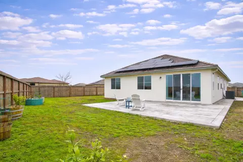684 Popcorn St, Galt, CA 95632 photo 4