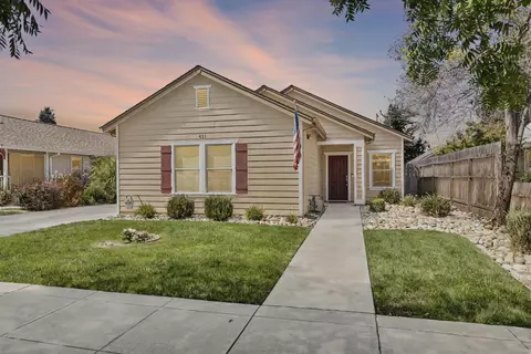 421 Daisy Ave, Lodi, CA 95240 photo 1