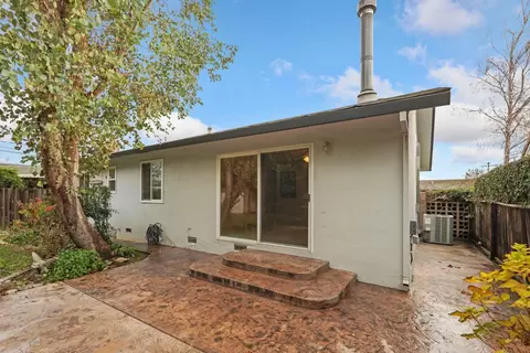 Exterior - 1007 Cardinal St, Lodi, CA 95240 photo 4 of 9