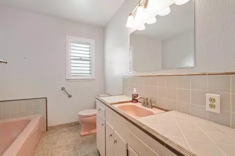 Bath - 1007 Cardinal St, Lodi, CA 95240 photo 1 of 4