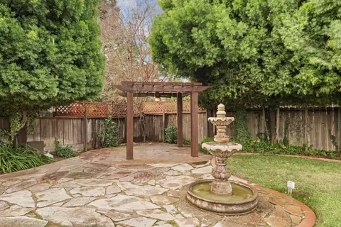 Exterior - 1007 Cardinal St, Lodi, CA 95240 photo 6 of 9