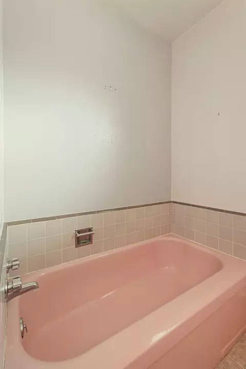 Bath - 1007 Cardinal St, Lodi, CA 95240 photo 2 of 4