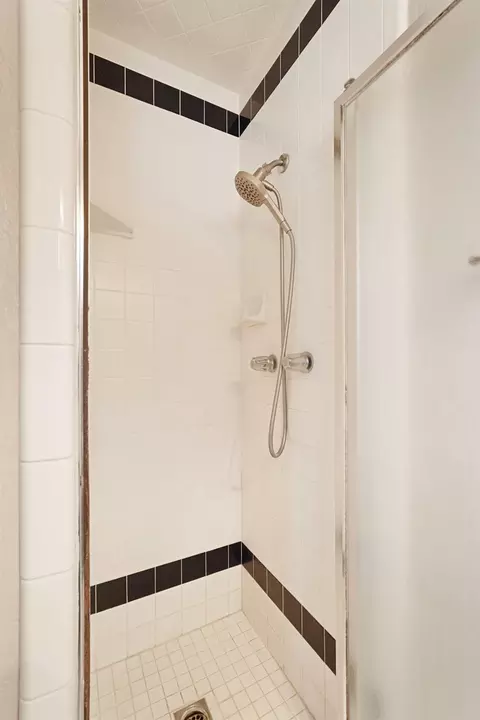 Bath - 1007 Cardinal St, Lodi, CA 95240 photo 4 of 4