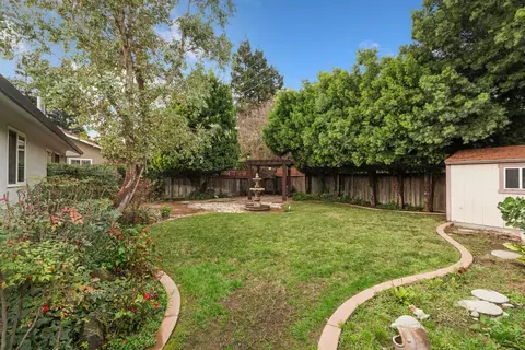 Exterior - 1007 Cardinal St, Lodi, CA 95240 photo 5 of 9