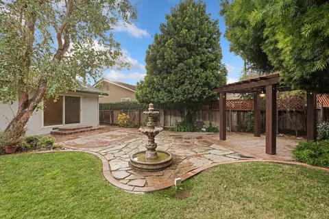 Exterior - 1007 Cardinal St, Lodi, CA 95240 photo 7 of 9