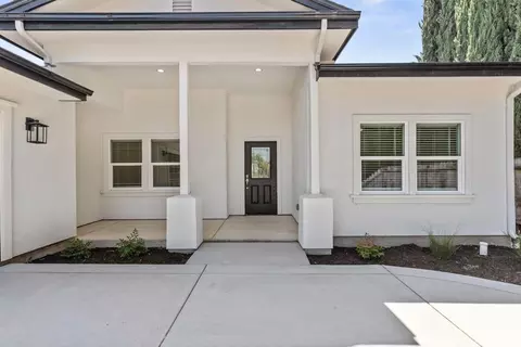 Exterior - 232 E Roseburg Ave, Modesto, CA 95350 photo 3 of 5