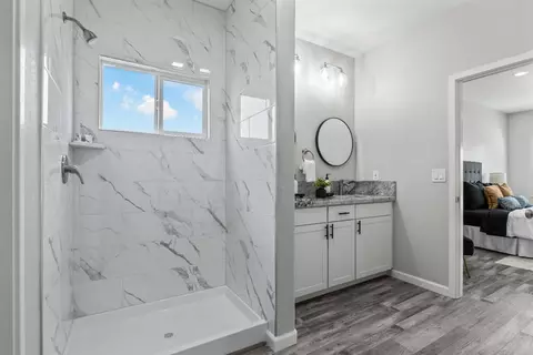 Bath - 232 E Roseburg Ave, Modesto, CA 95350 photo 1 of 3