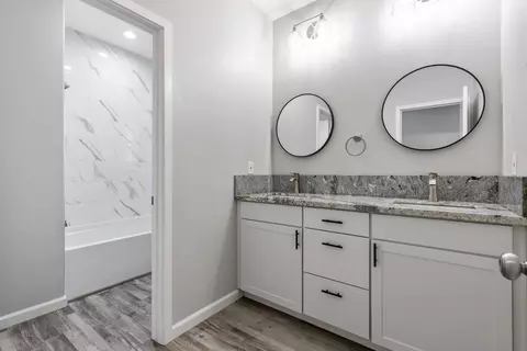 Bath - 232 E Roseburg Ave, Modesto, CA 95350 photo 2 of 3
