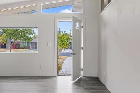 Entry Way - 2023 Ellis St, Modesto, CA 95354 photo 2 of 5