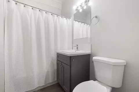 Bath - 2023 Ellis St, Modesto, CA 95354 photo 1 of 1