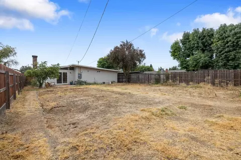 Exterior - 2023 Ellis St, Modesto, CA 95354 photo 6 of 8